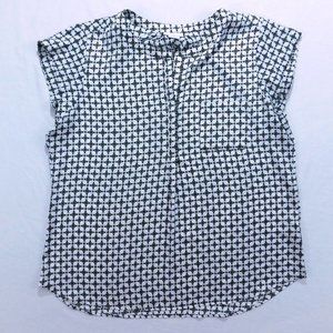 Liz Claiborne Short Sleeve Black and White Top w/ a Geometric Pattern Size Large